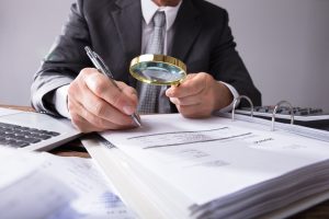 découvrez comment l'intelligence artificielle lutte contre la fraude dans le secteur de l'assurance automobile. explorez les technologies innovantes qui analysent les données en temps réel pour déceler les comportements suspects et protéger les compagnies d'assurance tout en maintenant des primes justes pour les assurés.