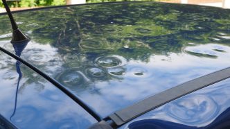 découvrez comment l'assurance auto vous protège contre les dommages causés par les orages de grêle. protégez votre véhicule avec une couverture adéquate pour faire face aux intempéries.