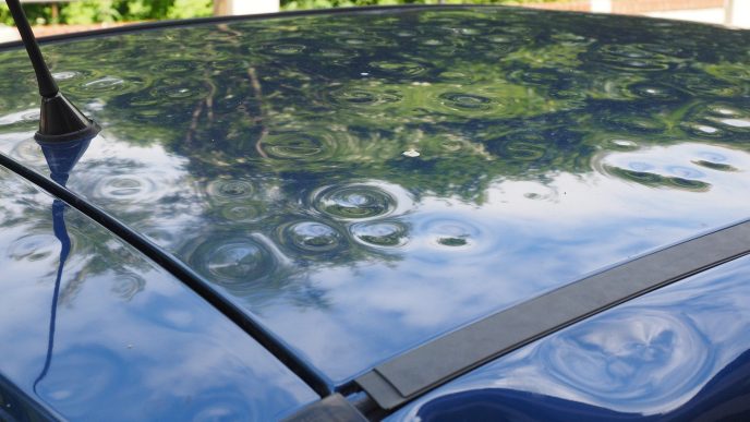découvrez comment l'assurance auto vous protège contre les dommages causés par les orages de grêle. protégez votre véhicule avec une couverture adéquate pour faire face aux intempéries.