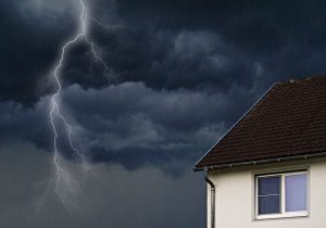 découvrez les impacts de l'augmentation des tarifs d'assurance climatique sur votre couverture et apprenez comment vous préparer à ces changements pour protéger efficacement vos biens.