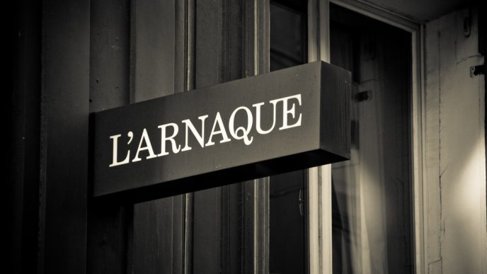 découvrez les arnaques absurdes à l'assurance auto et apprenez à les reconnaître pour mieux vous protéger.