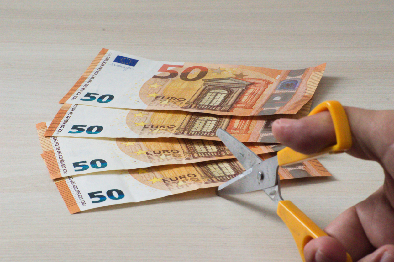 découvrez pourquoi l'assurance auto a augmenté de 25 % en 4 ans et apprenez des astuces efficaces pour réduire vos coûts tout en restant bien couvert.