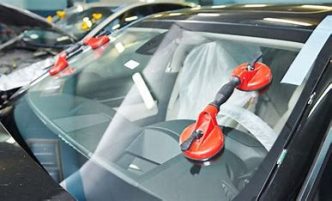 découvrez les abus liés au remplacement de pare-brise dans l'assurance auto et comment vous protéger contre les pratiques frauduleuses.