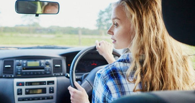 découvrez des astuces pratiques pour les jeunes conducteurs afin de choisir la meilleure assurance auto et réduire vos coûts tout en restant bien assuré.