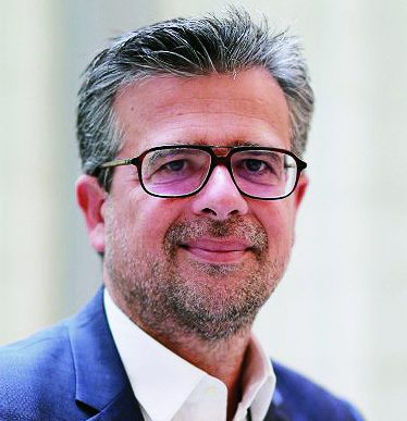 découvrez comment les assureurs adaptent leurs stratégies face à la transition énergétique dans le secteur de l'assurance auto, alliant innovation et développement durable.