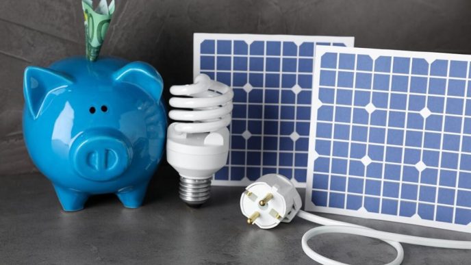 découvrez pourquoi les primes d'assurances auto et moto augmentent tandis que les indemnisations diminuent, et comment cela impacte les assurés.