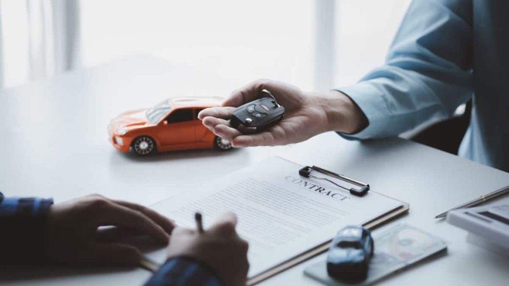 découvrez tout ce qu'il faut savoir sur le coût de l'assurance pour les voitures électriques : facteurs influents, comparatifs et conseils pour trouver la meilleure couverture au meilleur prix.