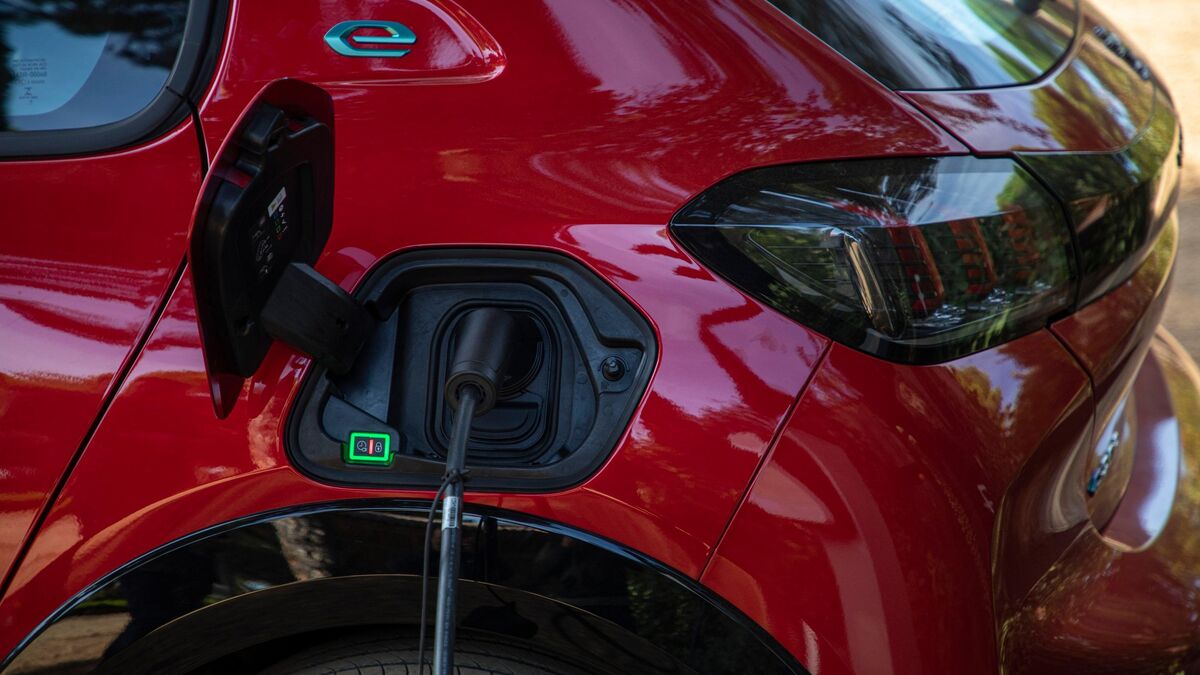 découvrez les facteurs influençant le coût de l'assurance pour voitures électriques et comment choisir la meilleure offre adaptée à vos besoins.