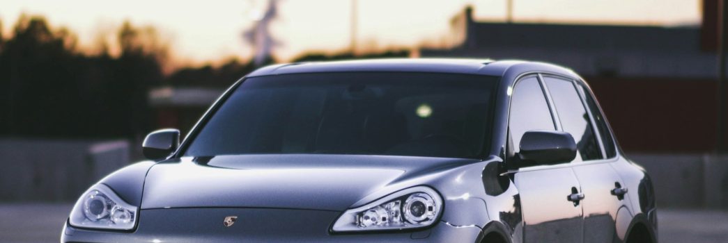 découvrez comment la réparation à la résine des pare-brise est souvent délaissée face aux escroqueries, et apprenez à protéger votre véhicule efficacement.