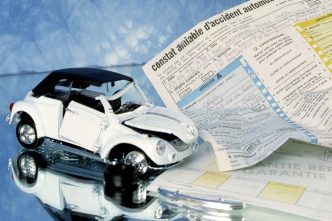 découvrez comment l'essor de l'assurance automobile protège les conducteurs face aux risques d'accidents et facilite la gestion des sinistres.