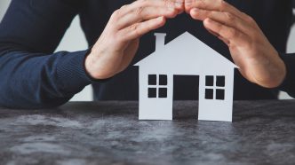 découvrez pourquoi une hausse des tarifs d'assurance habitation est prévue en 2026 et comment cela pourrait impacter votre budget.