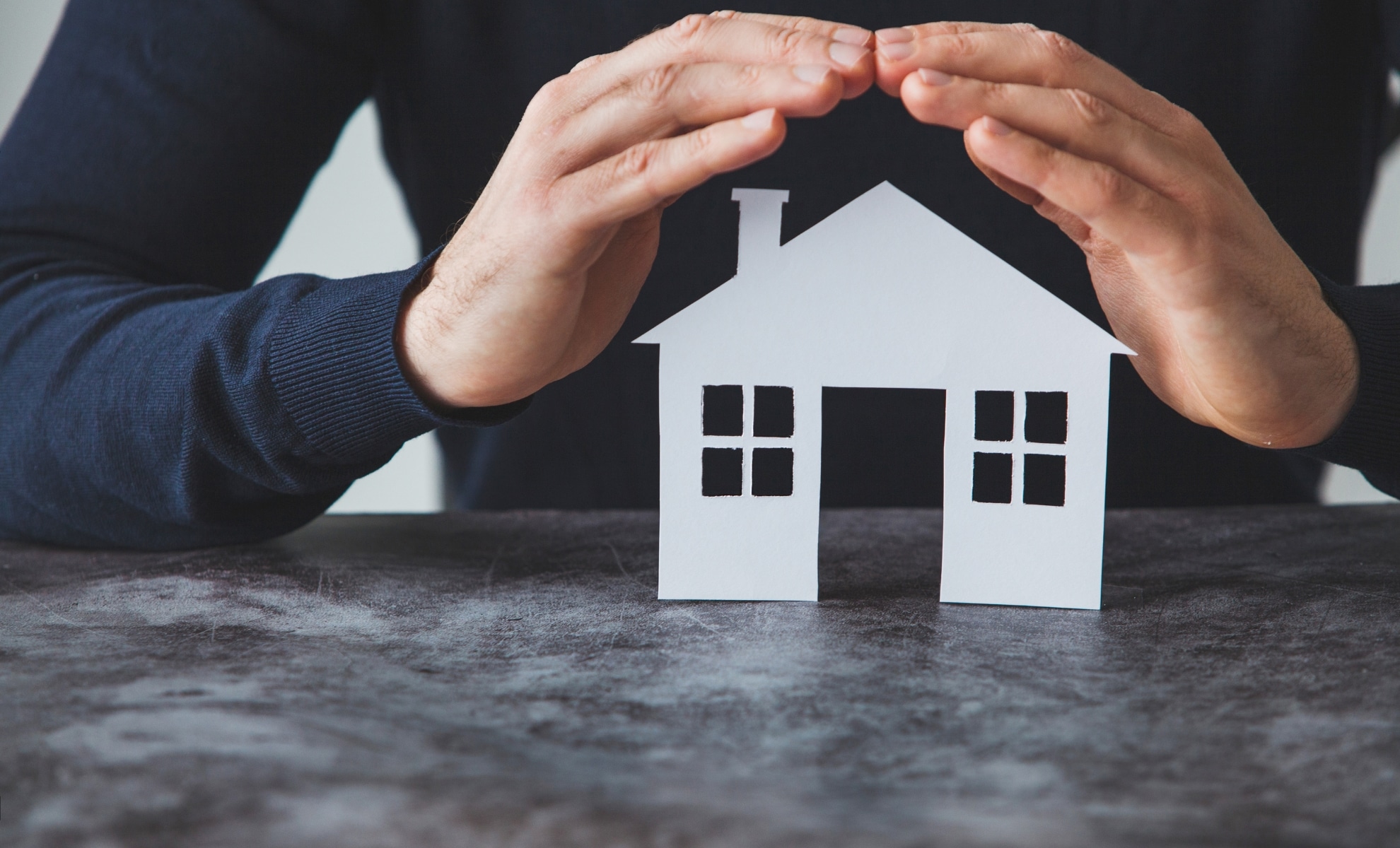 découvrez pourquoi une hausse des tarifs d'assurance habitation est prévue en 2026 et comment cela pourrait impacter votre budget.