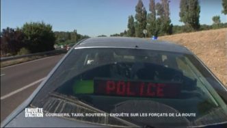 la police de shanghai réussit à déjouer une fraude sophistiquée aux assurances impliquant des voitures de luxe, renforçant la sécurité et la lutte contre la criminalité financière.