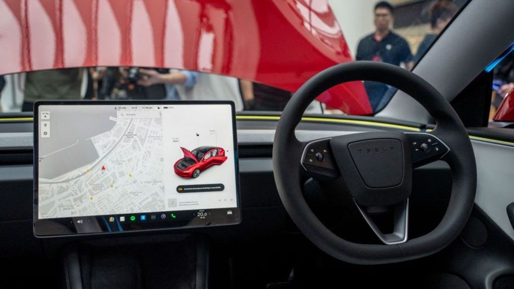 découvrez les risques de révocation de la licence d'assurance tesla en californie et les implications pour les conducteurs et l'industrie automobile.