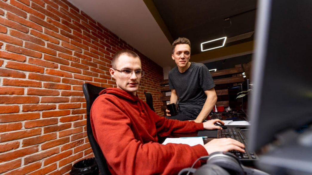 découvrez quel est le salaire moyen d'un garagiste en france, les facteurs qui l'influencent et les perspectives de carrière dans ce métier automobile.